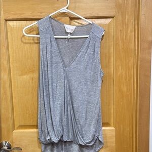 Two by Vince Camuto Gray Asymmetrical crossover Tank Top size L